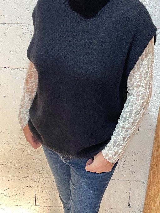 Ensemble pull et T- shirt dentelle 