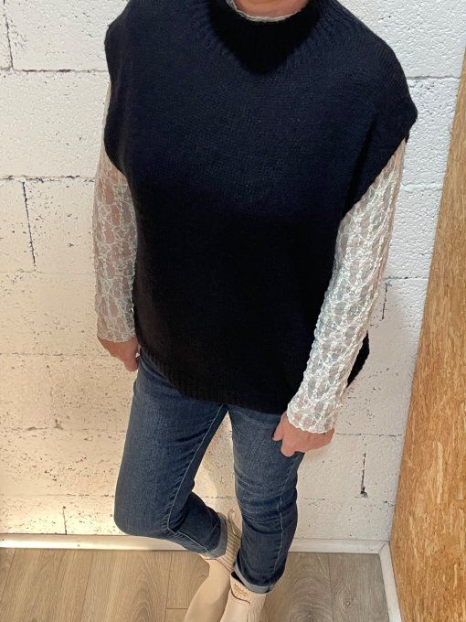 Ensemble pull et T- shirt dentelle 