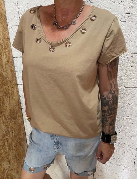 T-shirt rivet
