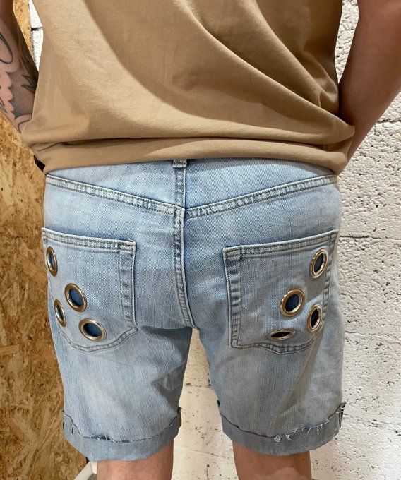 Short rivet 